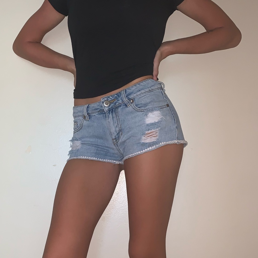 🌺Bullhead Distressed Low Rise Shorts 3